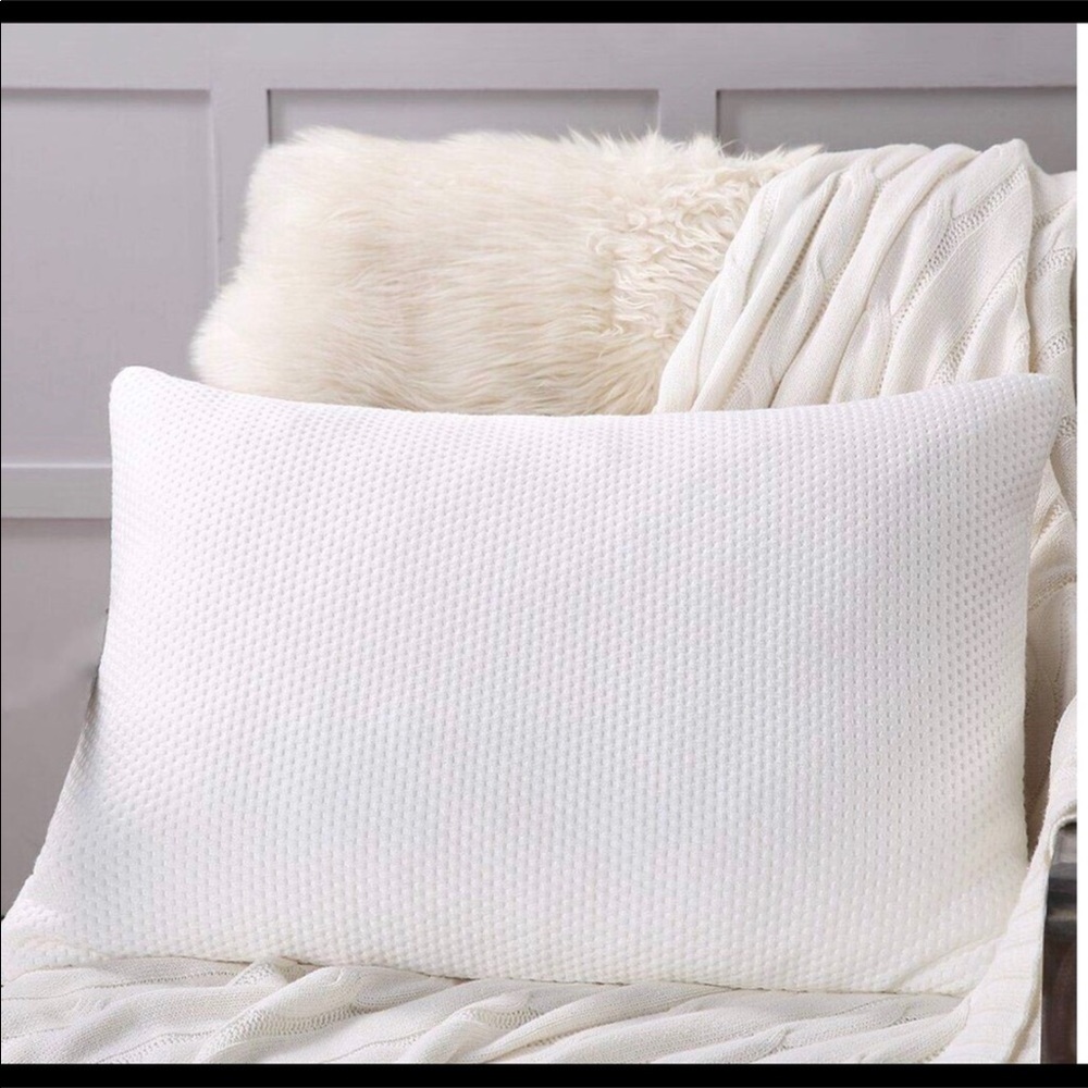 Queen sized memory foam pillow New